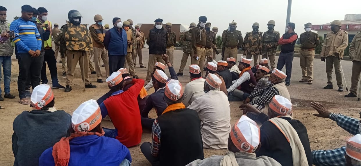 Farmer road jaam in Tool plaza