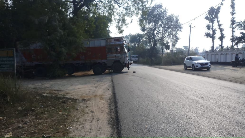 Accidents occurred due to roadside trucks in fog, 22 dead
