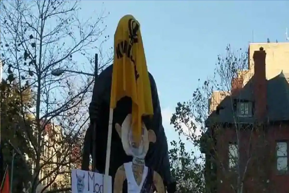 Washington DC: Farm Bill protesters deface and vandalise Mahatma Gandhi statue