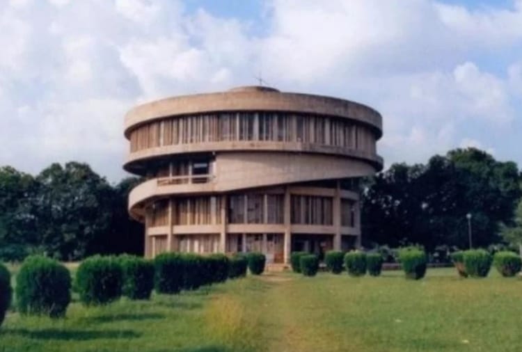 Many employees transferred from election branch in Panjab university