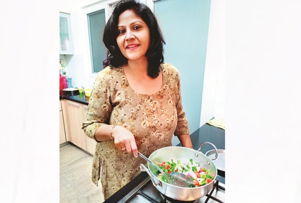Know about women who started work in food business in Lucknow.