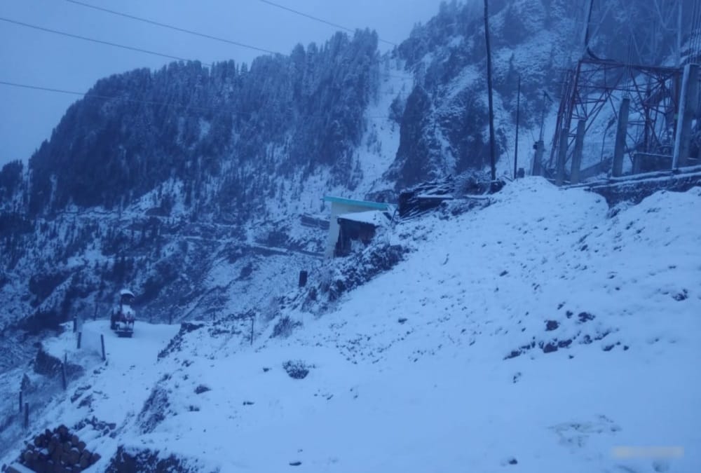 Weather Forecast Today Update in Uttarakhand News: Snow Covered Hill Station Chakrata Beautiful Visuals
