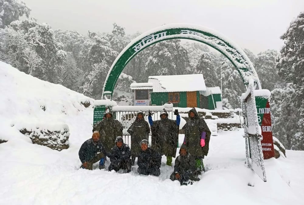Weather Forecast Today Update in Uttarakhand News: Munsiyari and Auli Covered with Heavy Snow Awesome Visuals