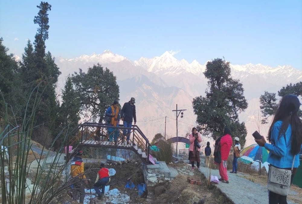 Weather Forecast Today Update in Uttarakhand News: Munsiyari and Auli Covered with Heavy Snow Awesome Visuals