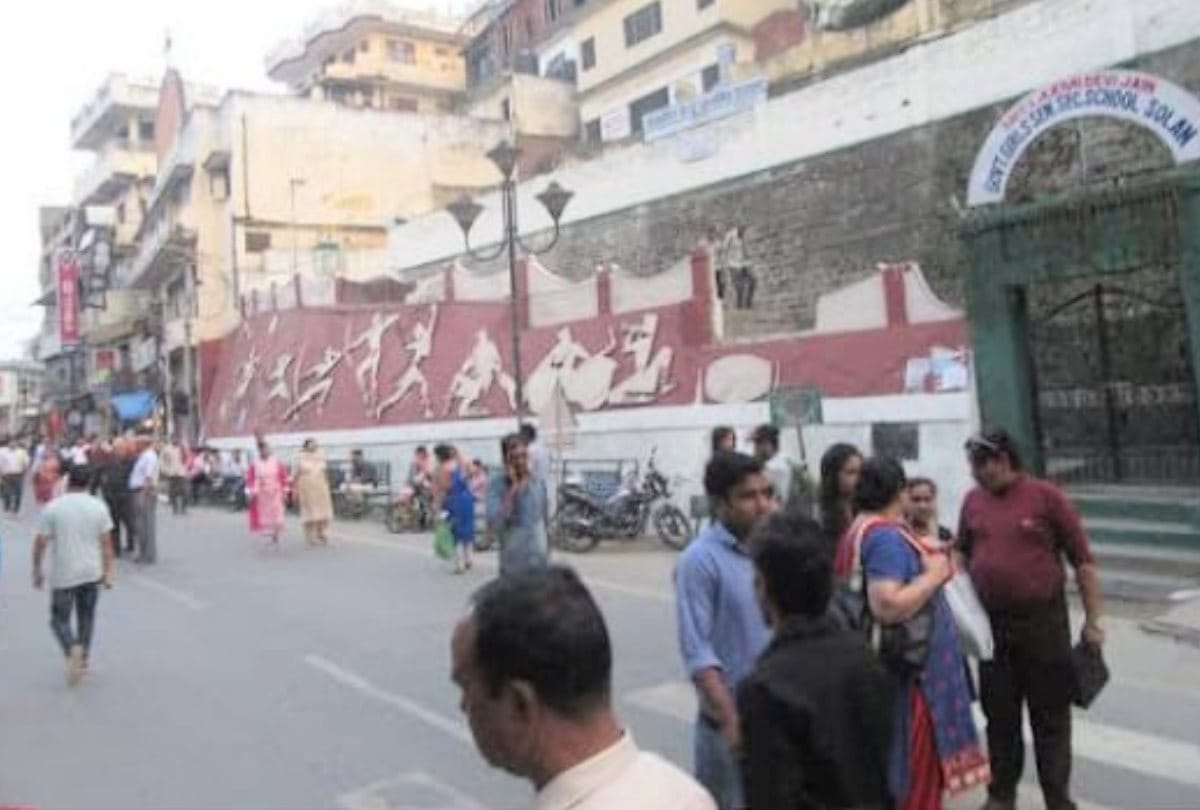 hpssc: The steno typist's question papers distributed in TGT Arts exam
