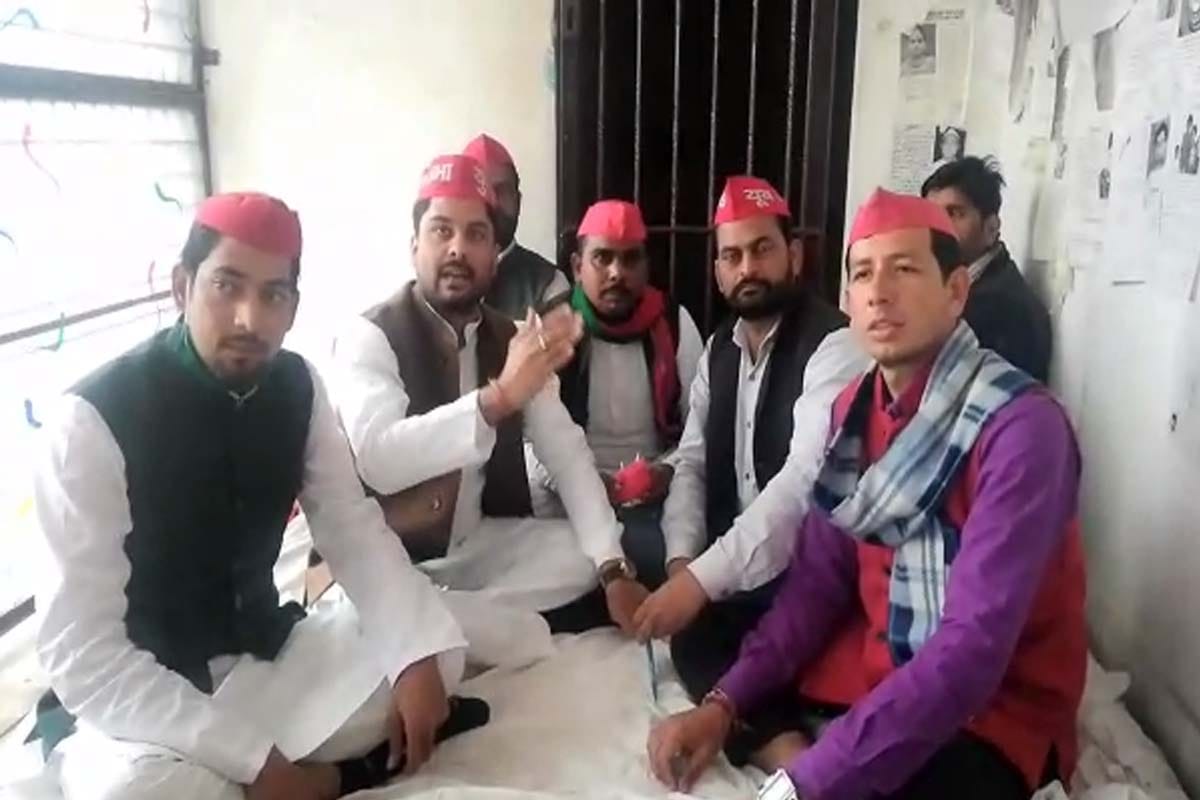 CM yogi meerut visit today, police detained sp supporters meerut