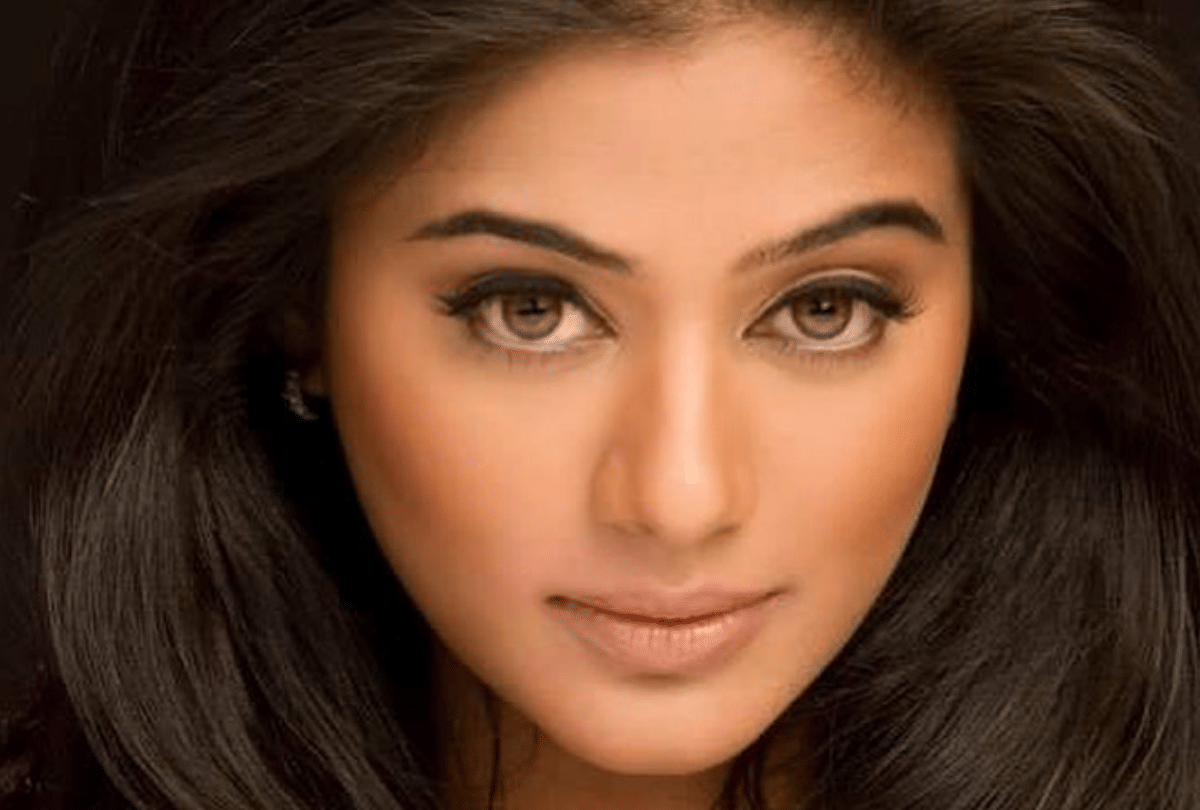 Meet Vidya Balan Sister And Cousin Priyamani popular actress in south film industry