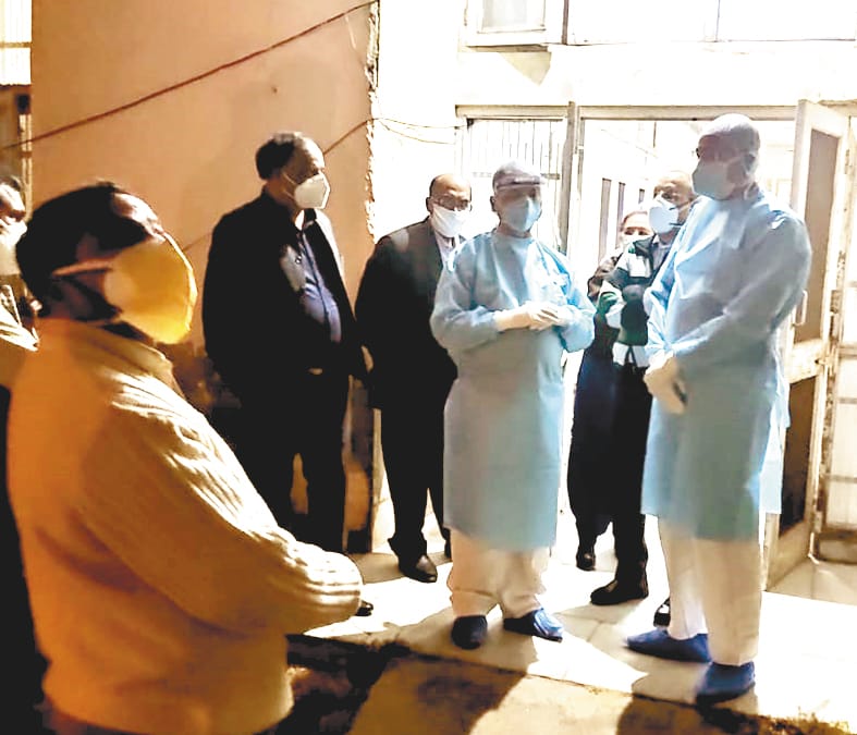 Corona found two lives and swallows, 99 infected