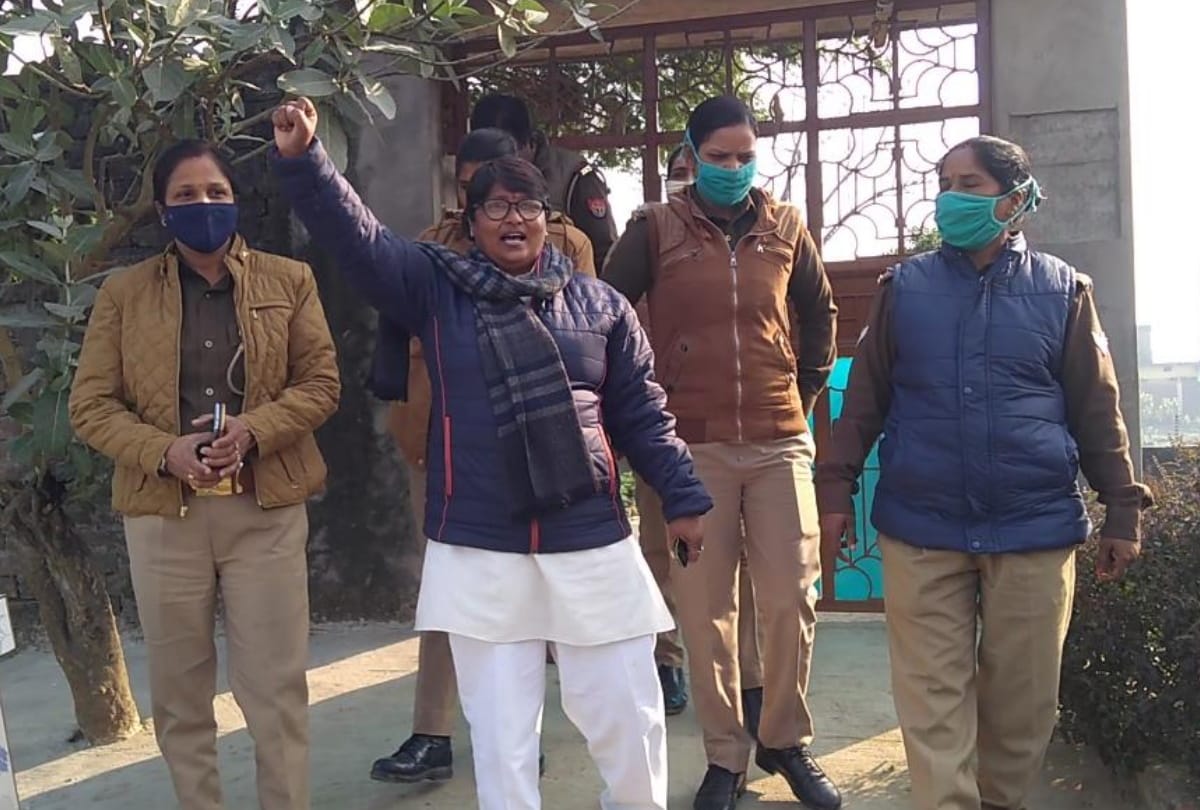 Police arrested SP and Congress leaders in preparation for demonstration for Kisan agitation in gorakhpur