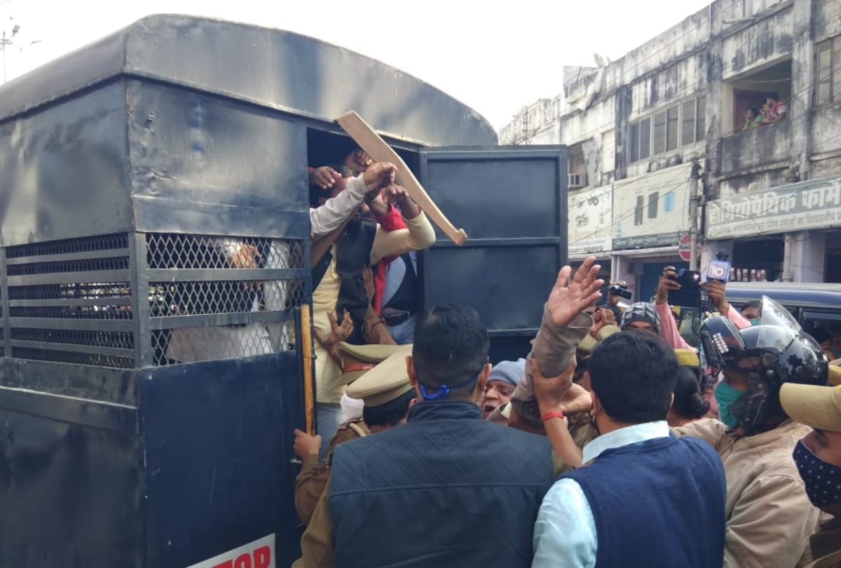 Police arrested SP and Congress leaders in preparation for demonstration for Kisan agitation in gorakhpur