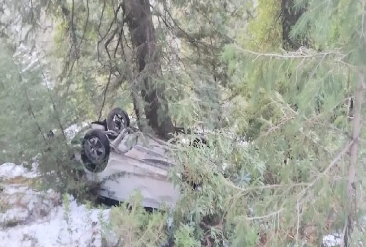 Amritsar tourist vehicle fell into trench in Dalhousie himachal, one died