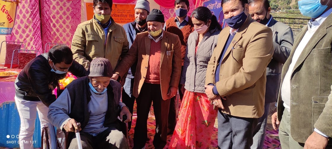 Artificial limbs distributed to 45 Divas in Kanda
