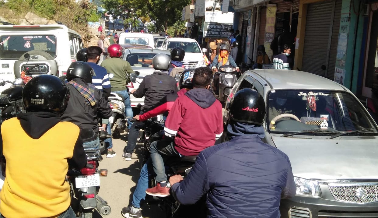 People are upset due to the jam on Tehsil Road