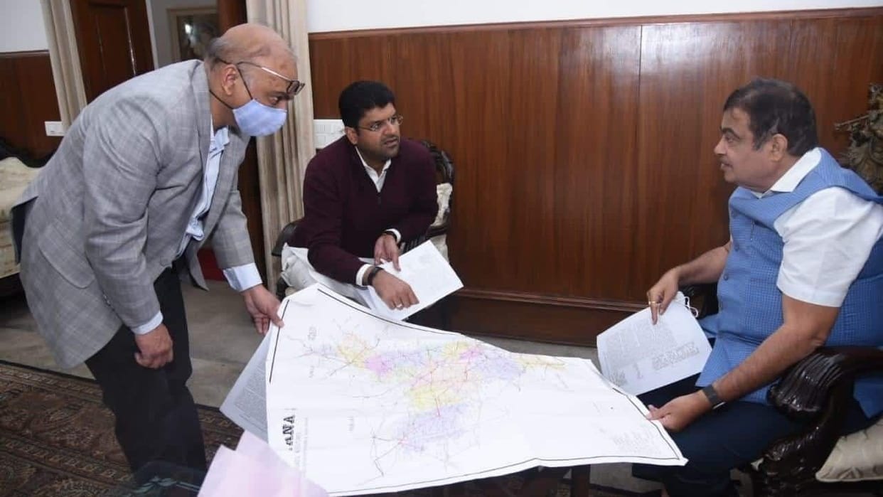 Haryana Deputy Chief Minister Dushyant Chautala said, the negative attitude of farmers is becoming a hindrance in the solution