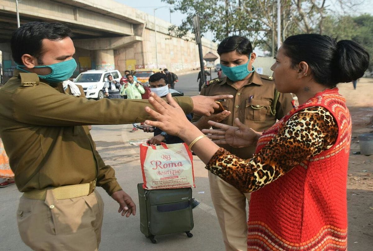Agra News: Fake Transgender Stoped Bride Car For Money