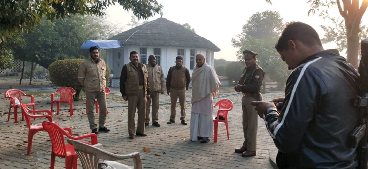 Farmers Protest: Police house arrested Samajwadi Party leader and former minister before Kisan Yatra in jaunpur