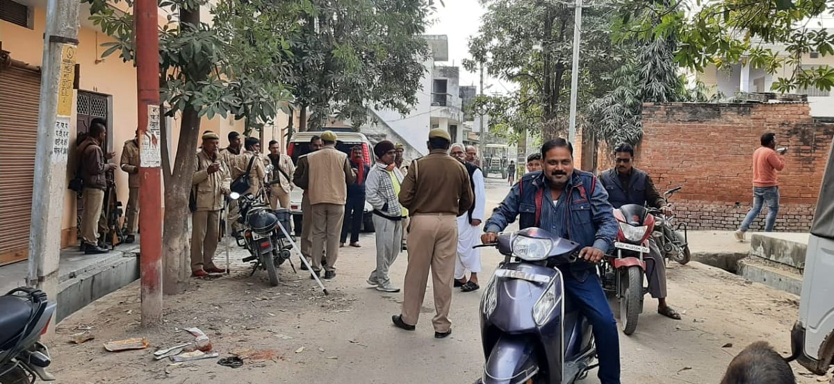 Kisan aandolan: SP leaders stopped at home in Chandauli police ready