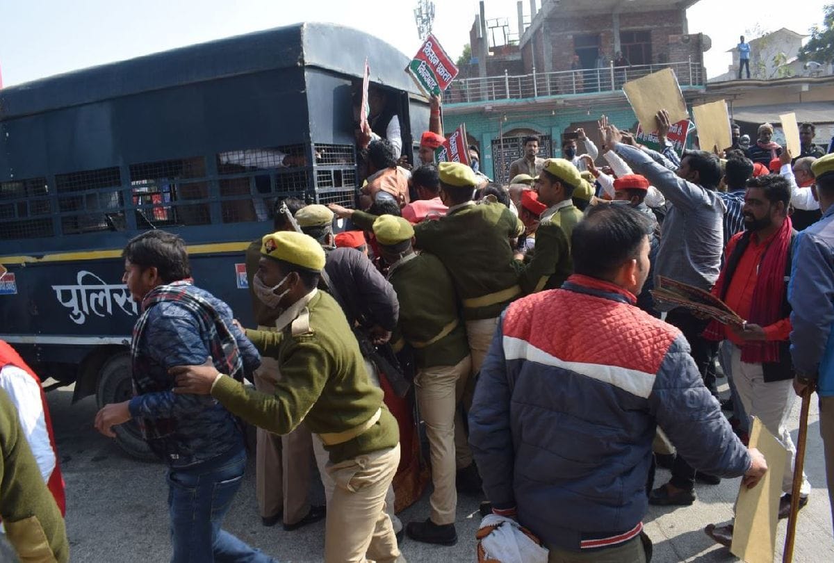 Kisan Andolan Latest News in Hindi: samajwadi party leaders arrested in mainpuri