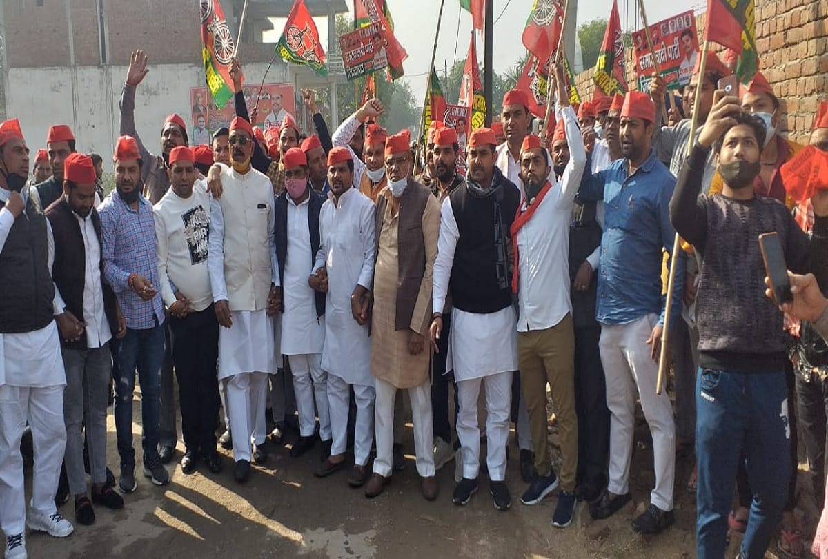 Case filed against 38 SP workers including District President Bir Singh Yadav in Greater Noida