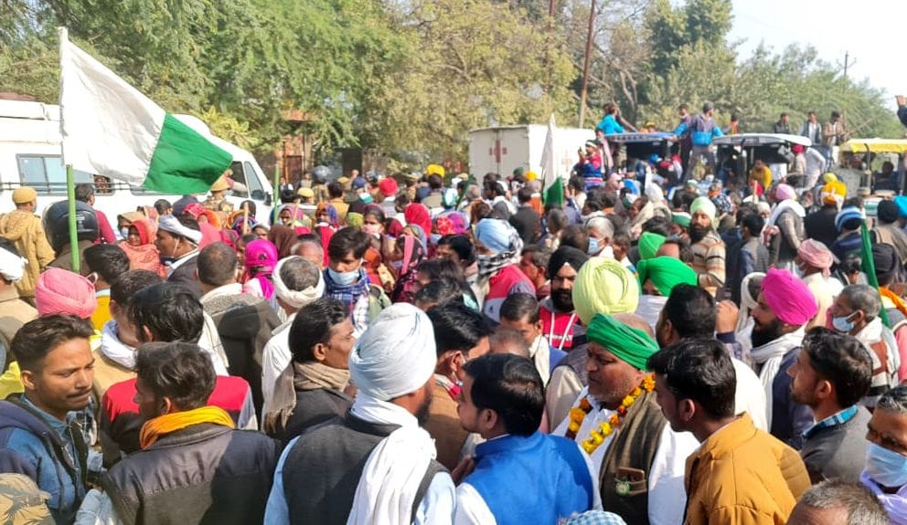 farmers block the hardoi-lucknow road