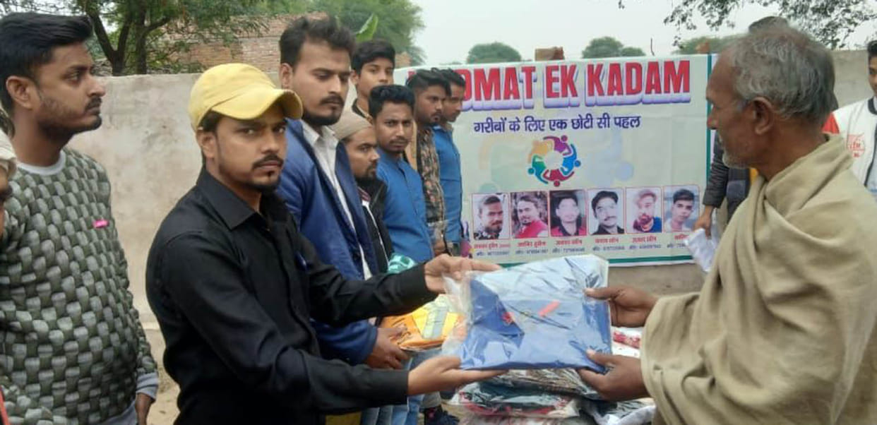 Khidmat Group distributed warm clothes to the poor