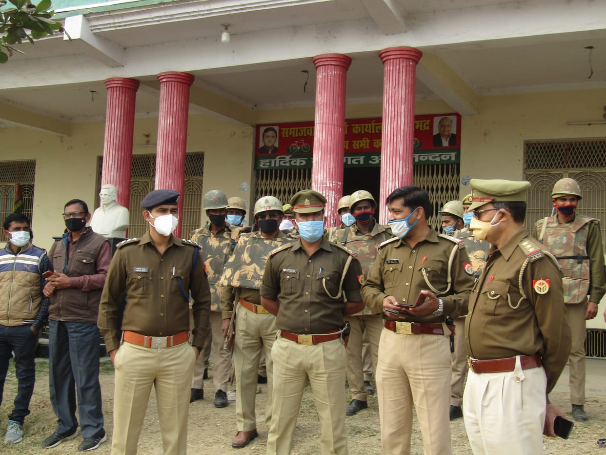Police stopped Samajwadi Party's worker going to protest in support of farmer movement in Sonbhadra, 55 were detained