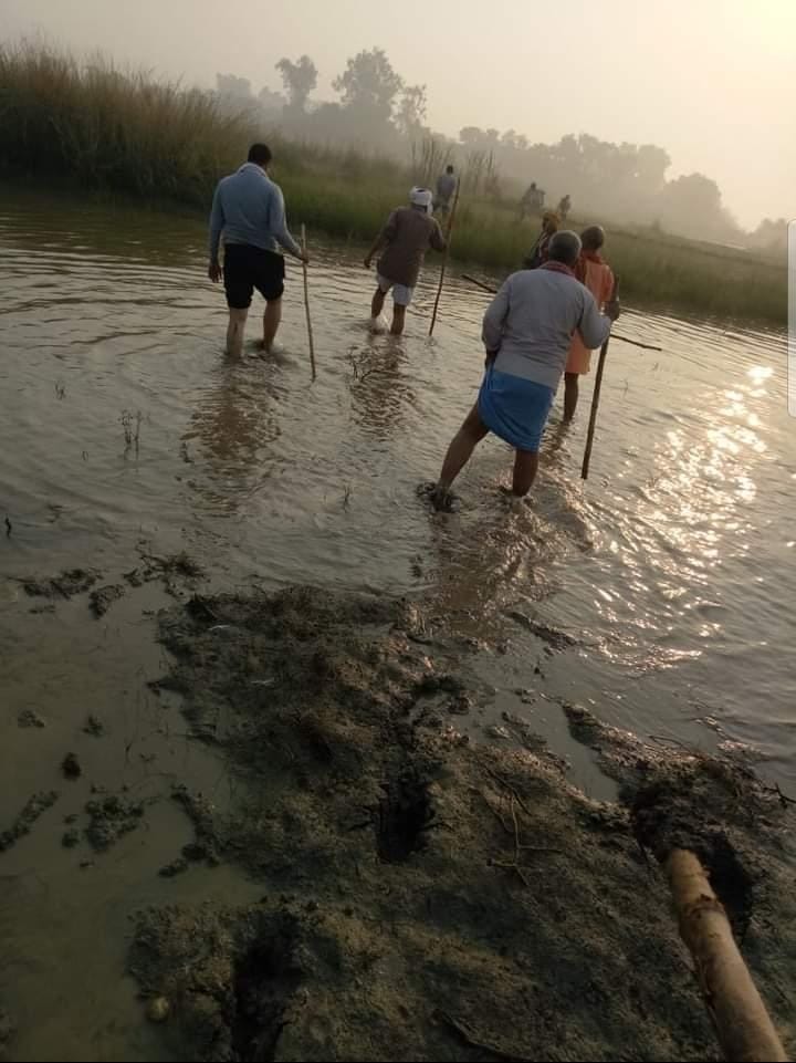 Flood water is still full in fields, Rabi farming will not be done in 2300 bigha