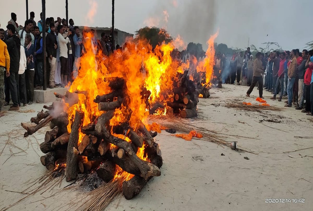 Concerns of five people of the same family burnt together, every eye became moist with scream