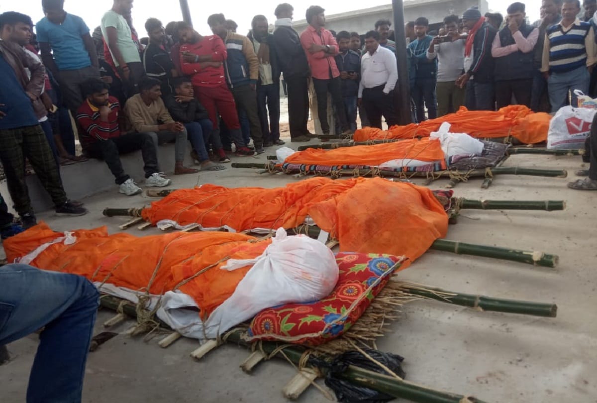 In Pratapgarh, five including a soldier killed in a high speed unruly bolero tree.