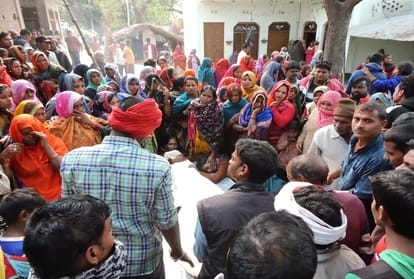 Concerns of five people of the same family burnt together, every eye became moist with scream