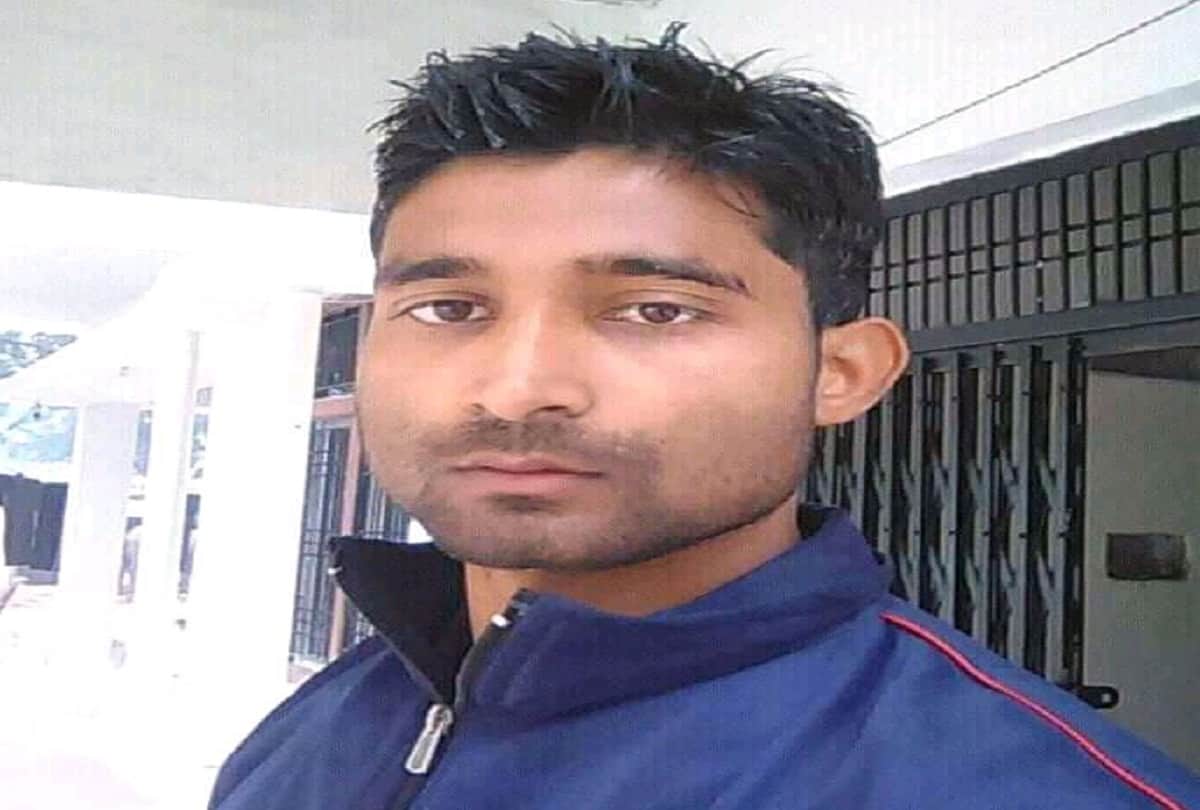 In Pratapgarh, five including a soldier killed in a high speed unruly bolero tree.