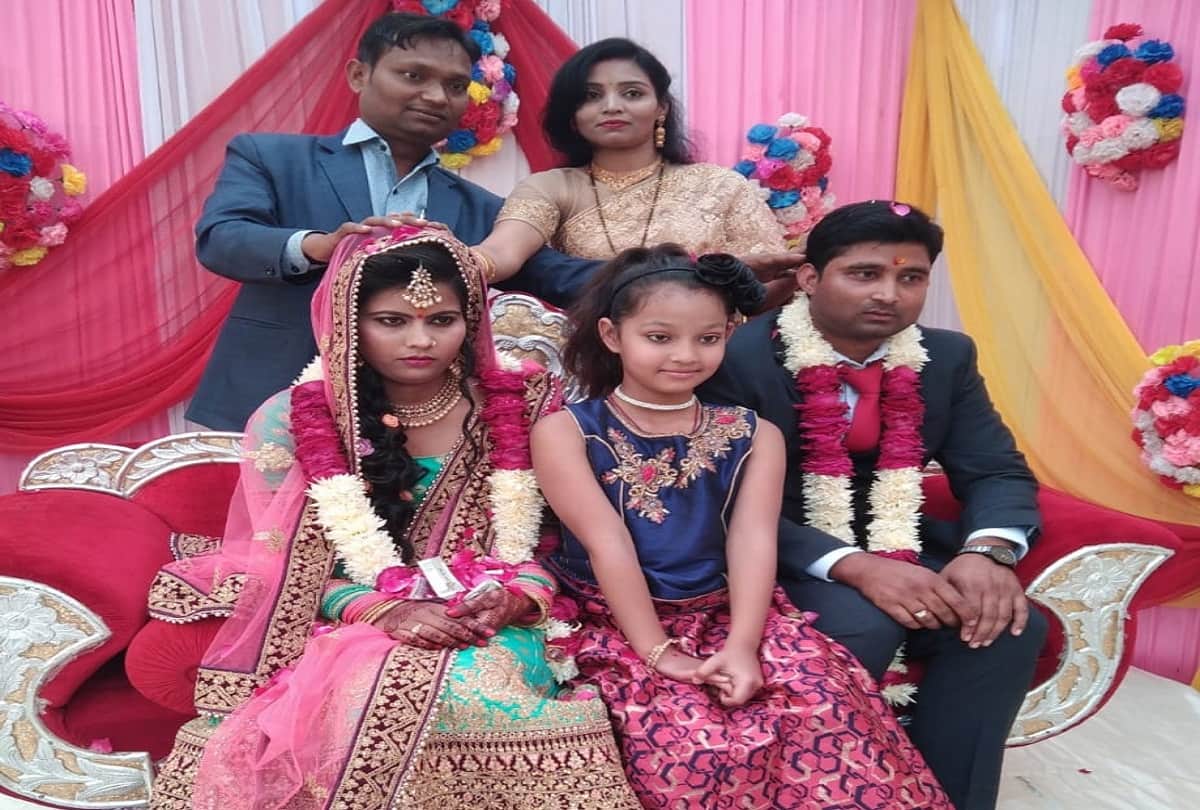 In Pratapgarh, five including a soldier killed in a high speed unruly bolero tree.