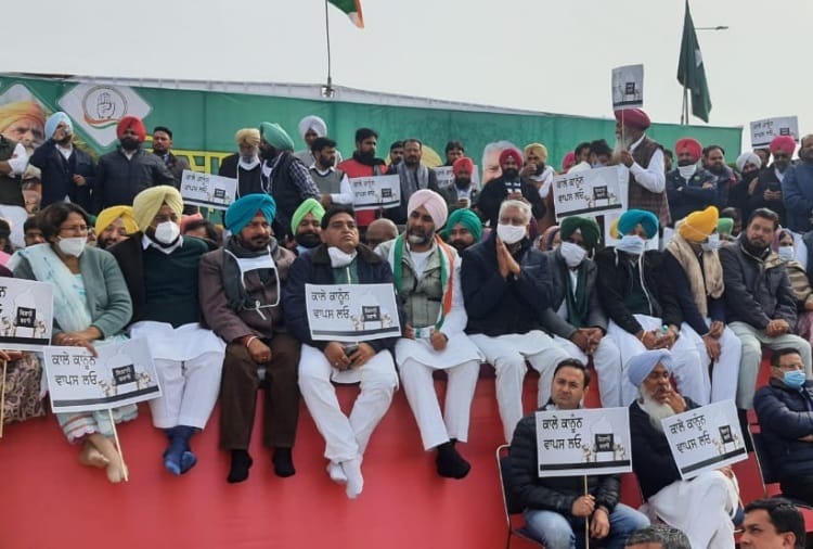 Punjab : Congress protest against Farm Laws