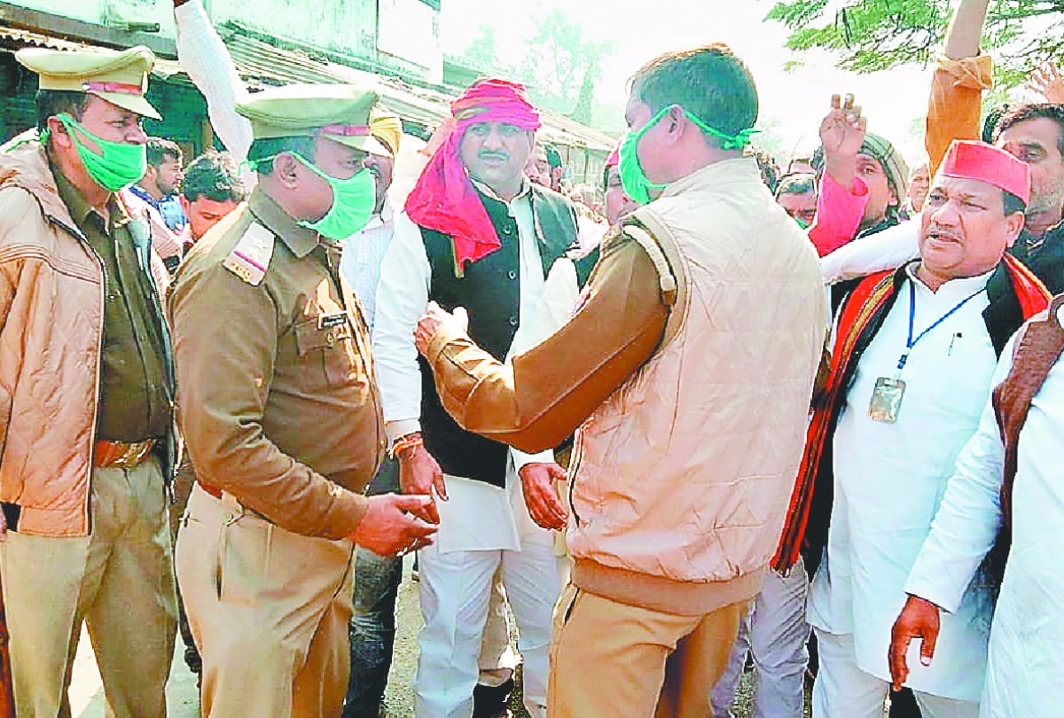 Police arrested SP workers including former MLA Yashpal Singh Rawat for protest against agricultural law