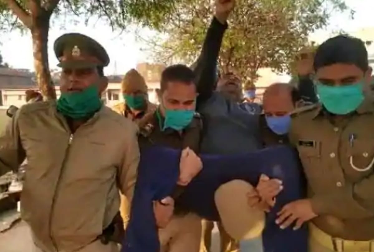 SP leaders detained while doing Facebook live for Farmer protest support