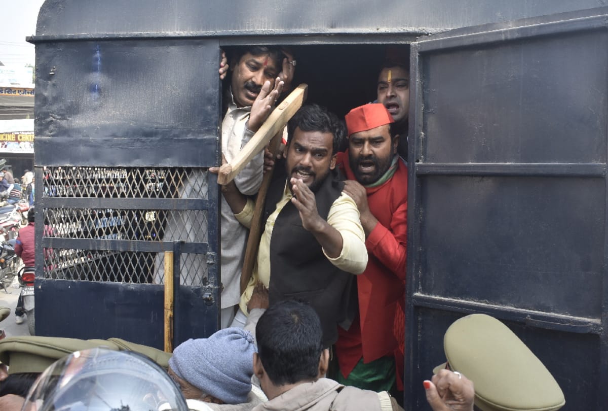 SP leaders detained while doing Facebook live for Farmer protest support