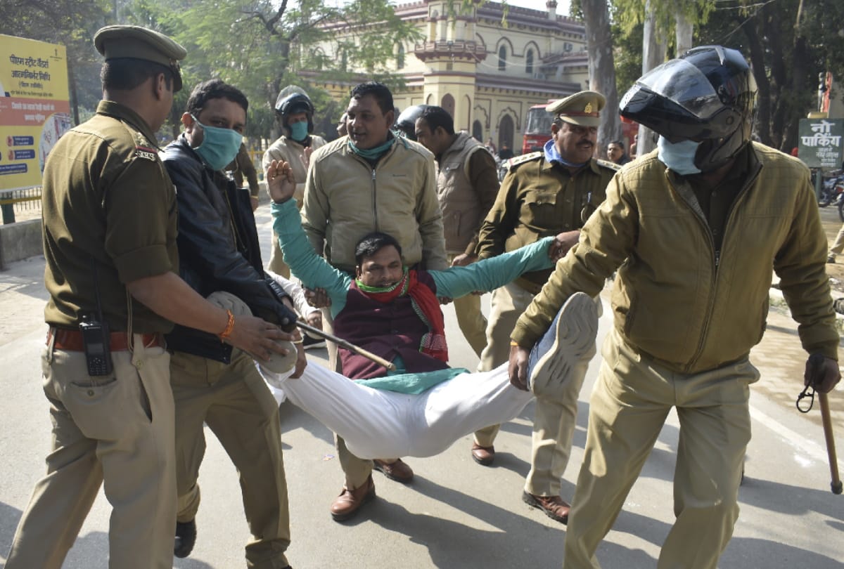 SP leaders detained while doing Facebook live for Farmer protest support