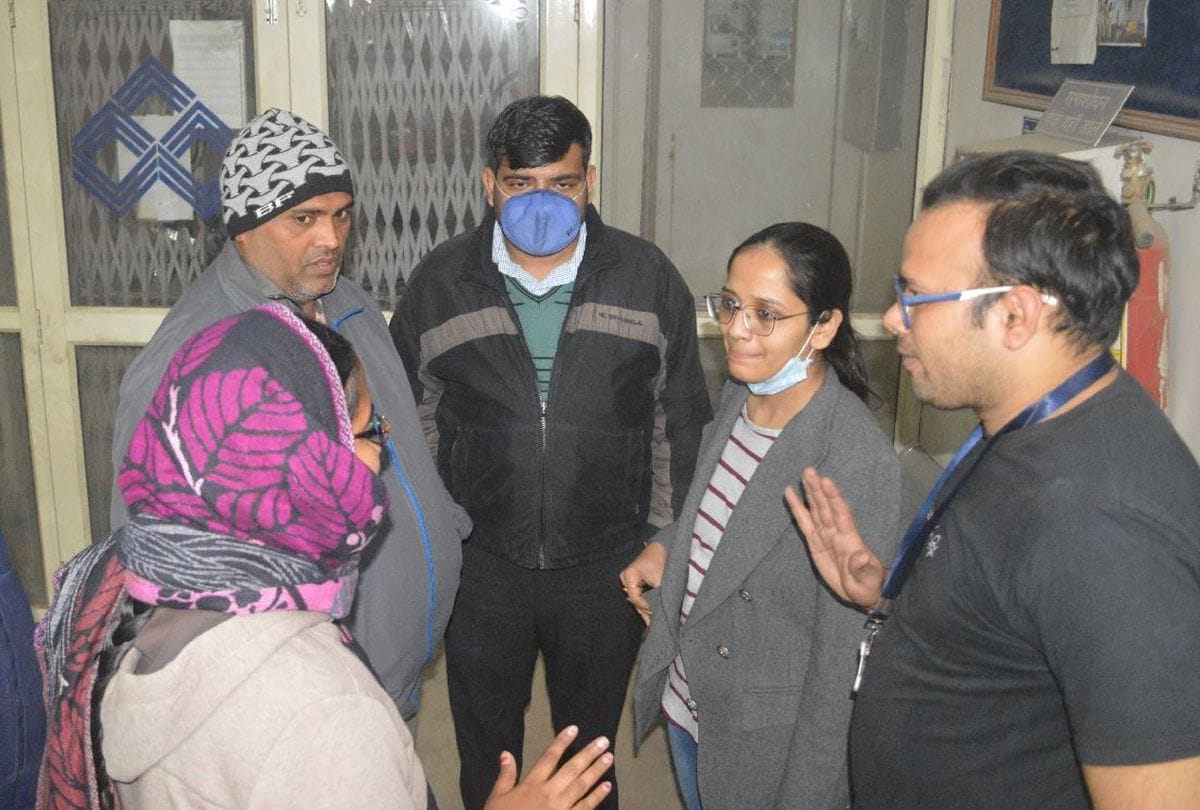 Indian Overseas Bank Robbery Agra Police Search New Gang Read Full Story