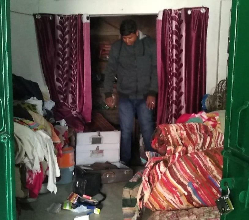 Lakhs stolen from two houses of Bindki