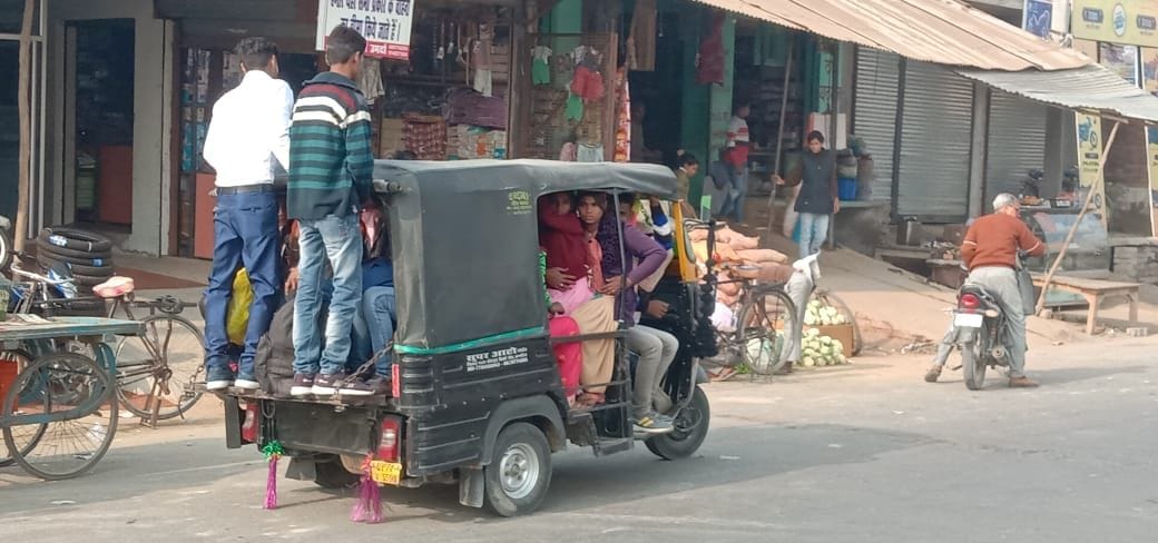 yaatriyon se chhalaava, daggaamaar vasool rahe doguna kiraaya