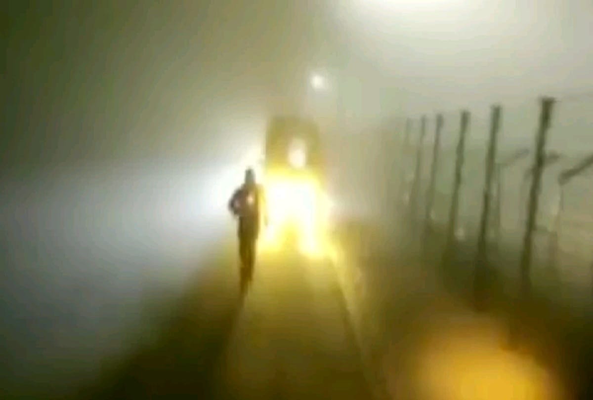 BSF personnel ran a 180 kilometres relay race at midnight at the international border to honour the 1971 war veterans