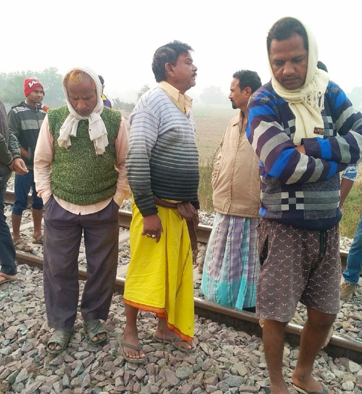 Head chopped corpse dead body found at Varanasi-Pratapgarh railway track in bhadohi up