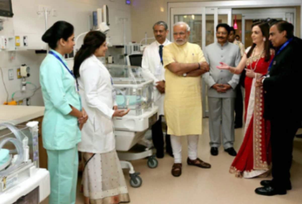Pm narendra modi visit hospital after mukesh ambani became grandfather viral photo fact check