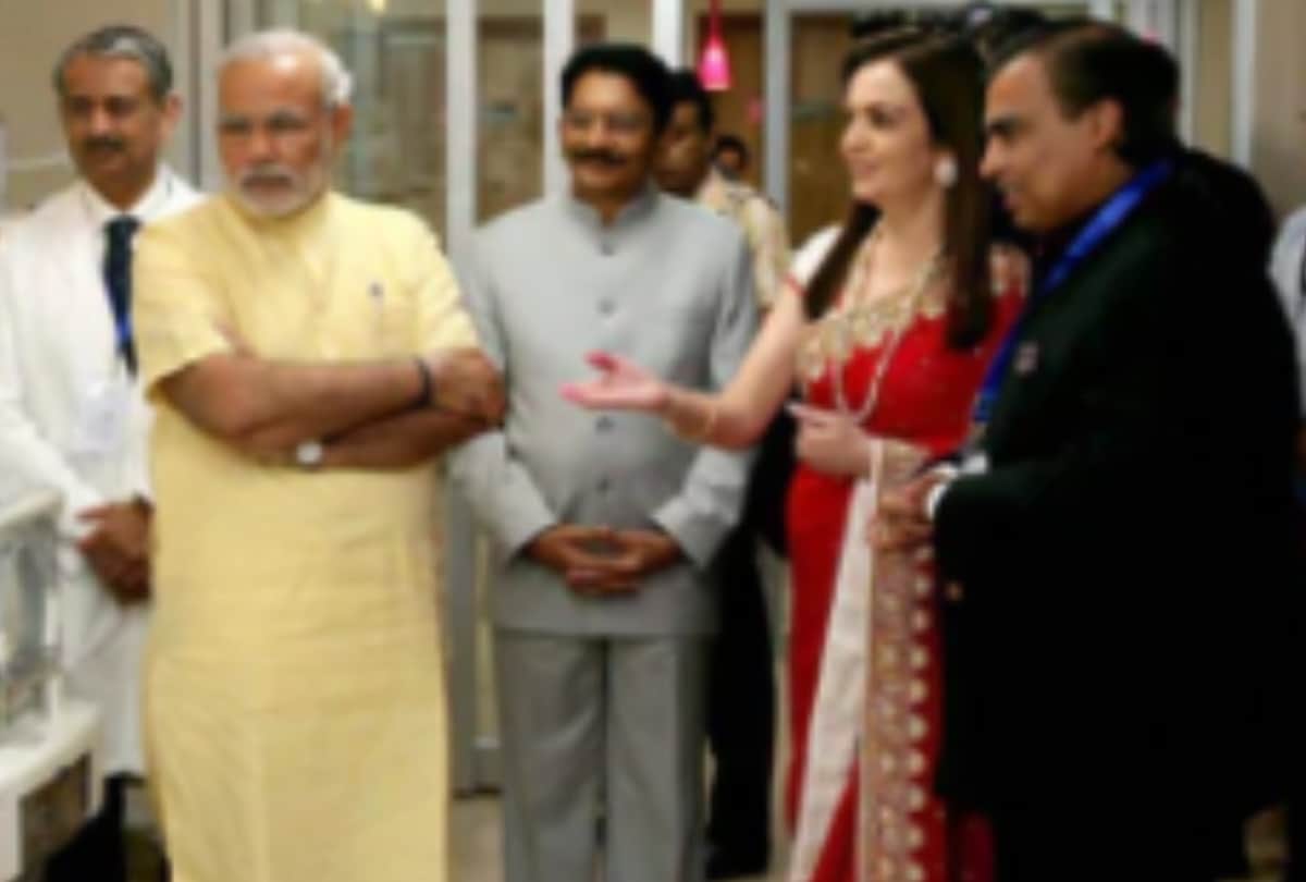 Pm narendra modi visit hospital after mukesh ambani became grandfather viral photo fact check