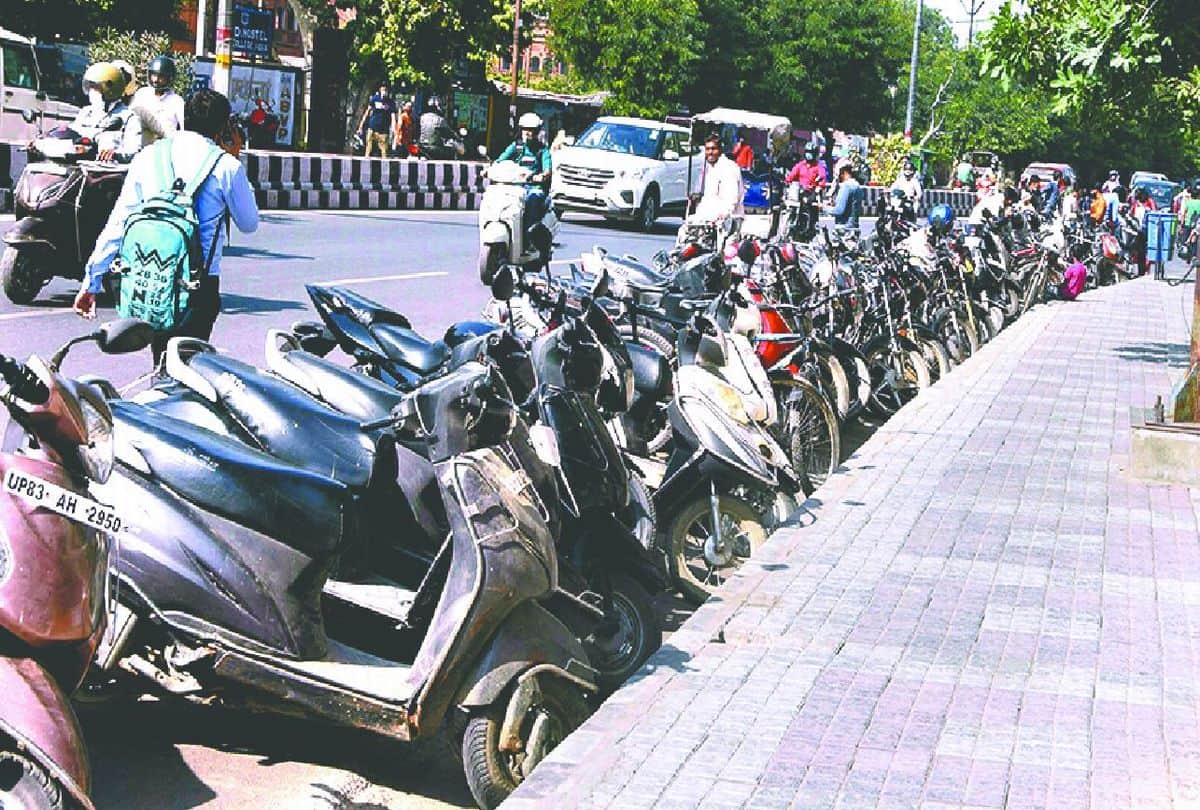 switching to electric two-wheelers user can have annual saving of rs 22000 says kailash gahlot delhi transport minister electric vehicles in delhi electric bike electric scooter