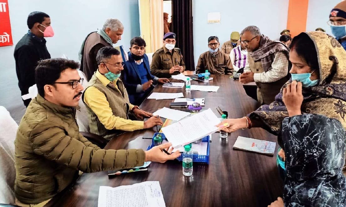 Three lekhpals suspended in Ballia on pending case of inheritance 