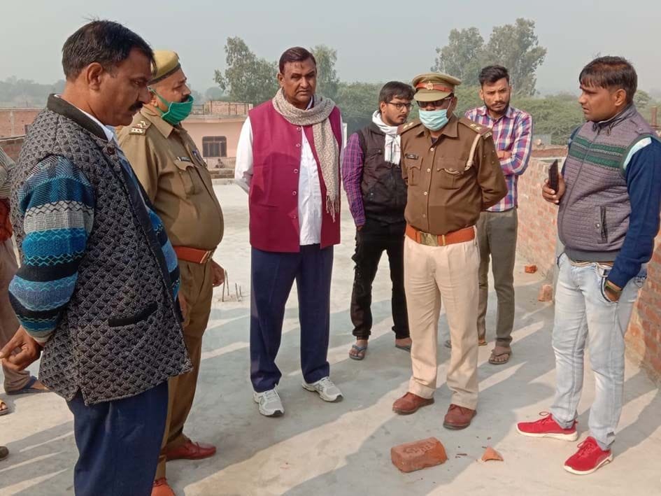 poorv sainik ke ghar ka taala todakar laakhon kee choree