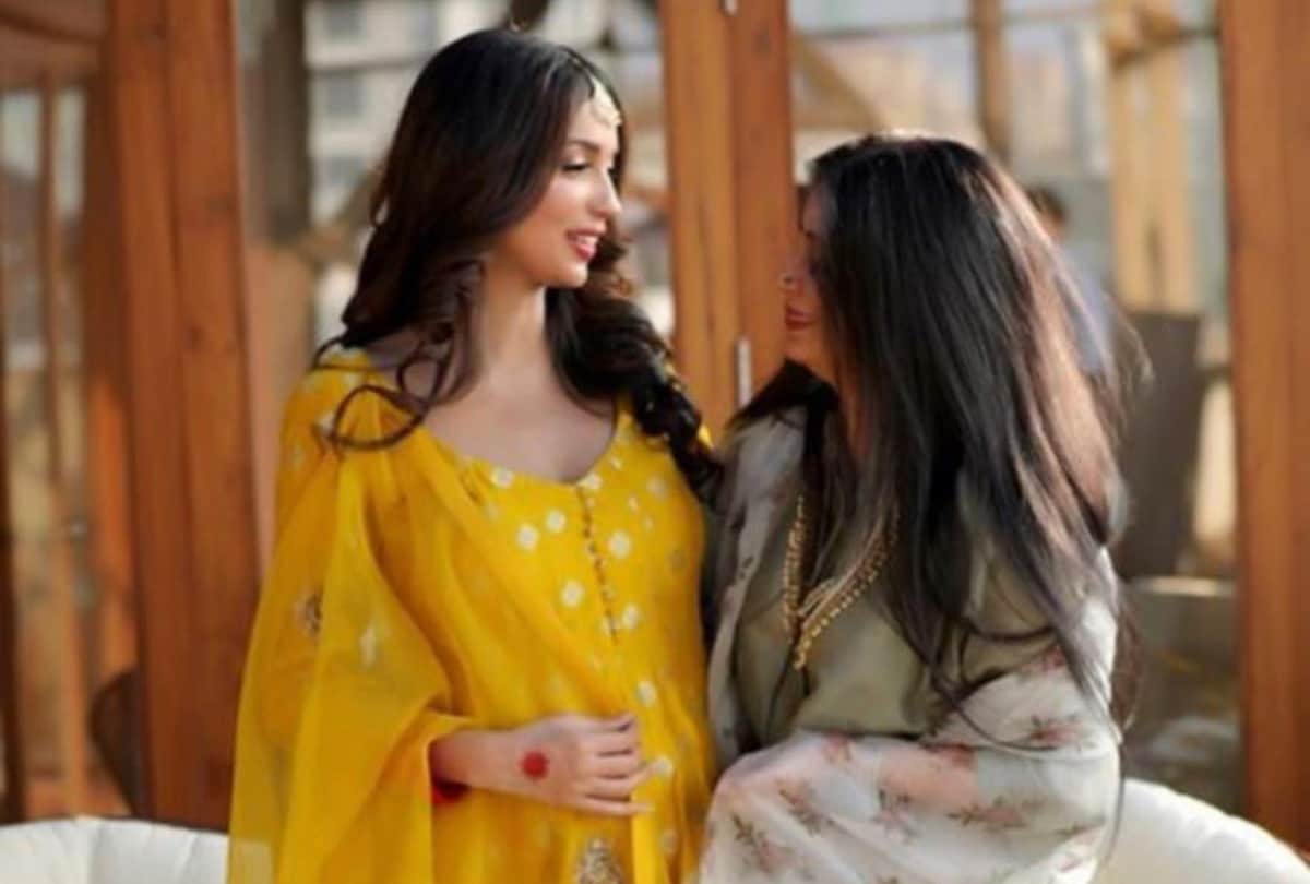 Writer kanika dhillon engaged with himanshu sharma here photos