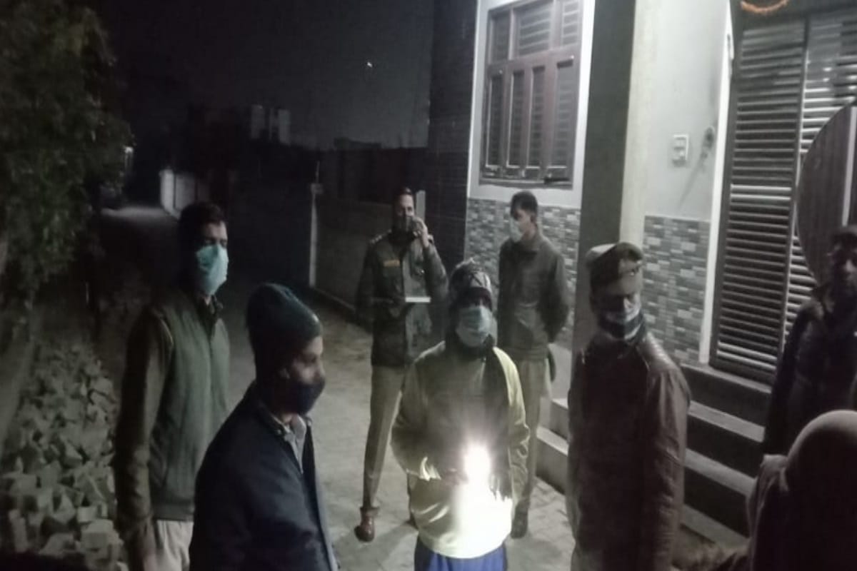 Man killed her sister for not making roti for Eighteen pet Dogs in Meerut