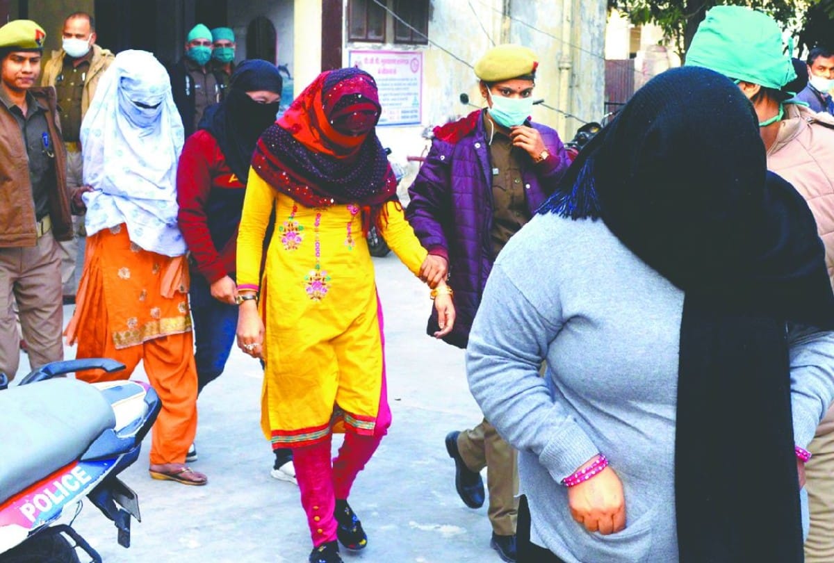 Agra Sex Racket News: Prostitution Gang: Recording Found In Call Girls Mobiles Deals Hotels For Customer